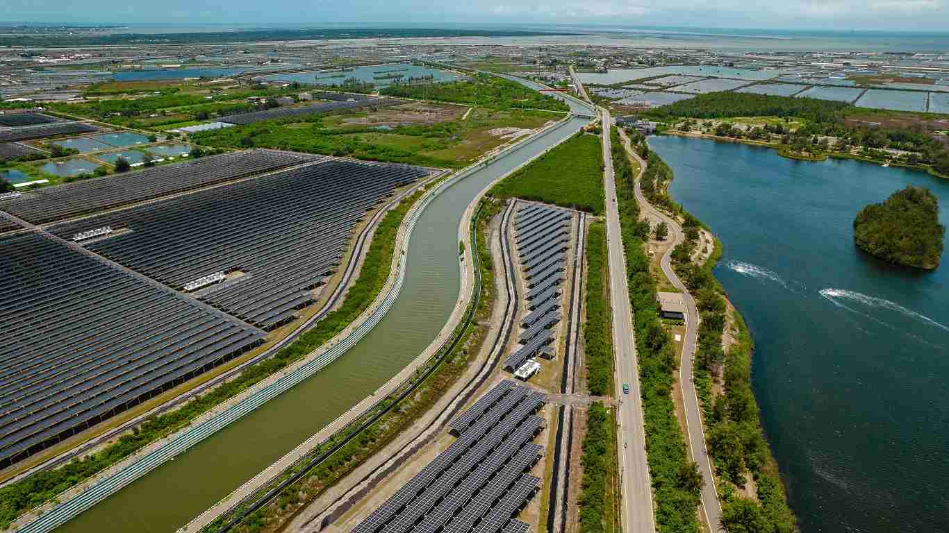 彩霸王能源事业提供智慧能源管理、、、太阳能监控管理、、、全方位电厂建置及运维解决方案，，，，并拥有管理超过6000案场的经验